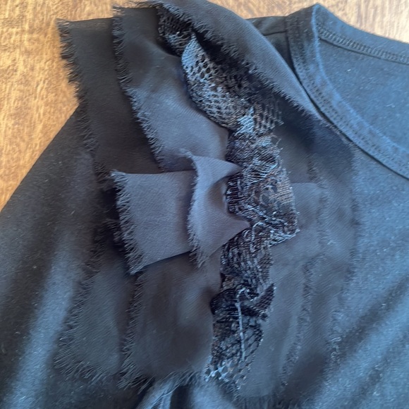 Black ruffle shoulder tee women’s size small - Picture 2 of 4